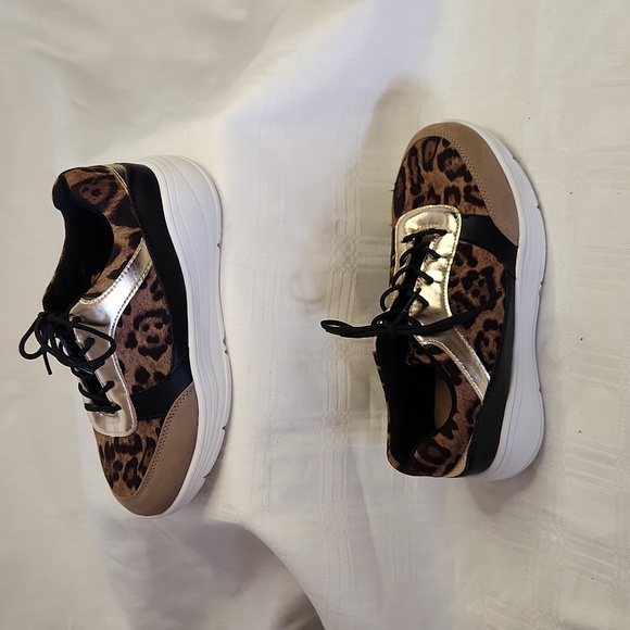 Torrid Women's Sneakers Cheetah Print Chunky Faux Leather Size 7.5 Wide - Picture 1 of 7